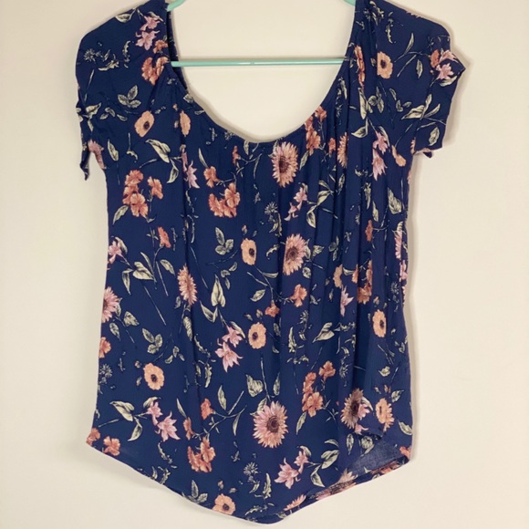 American Eagle Outfitters Tops - American Eagle Outfitters Floral Top